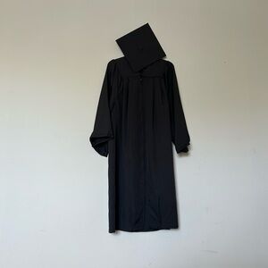 Oak Hill Green Weaver Black Graduation Cap & Gown Size 5'0" - 5'2"